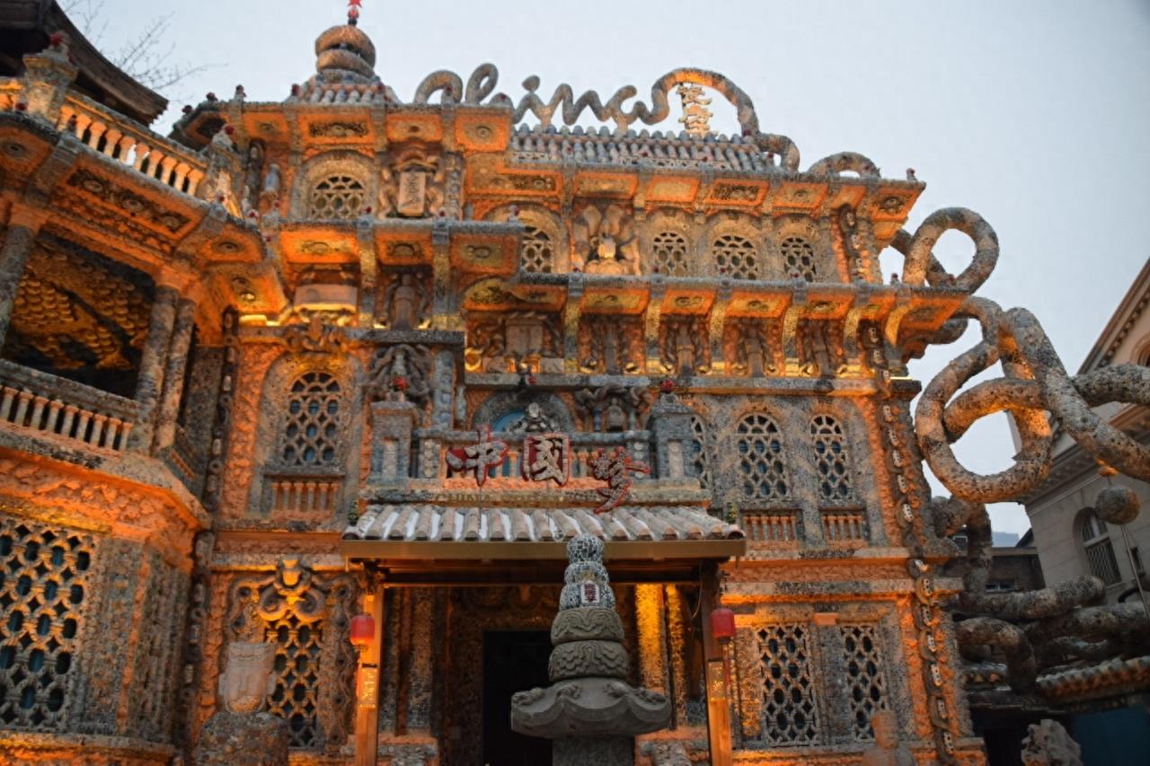 瓷房子是一座用多件古董装修而成的建筑,曾是历经百年法式老洋楼