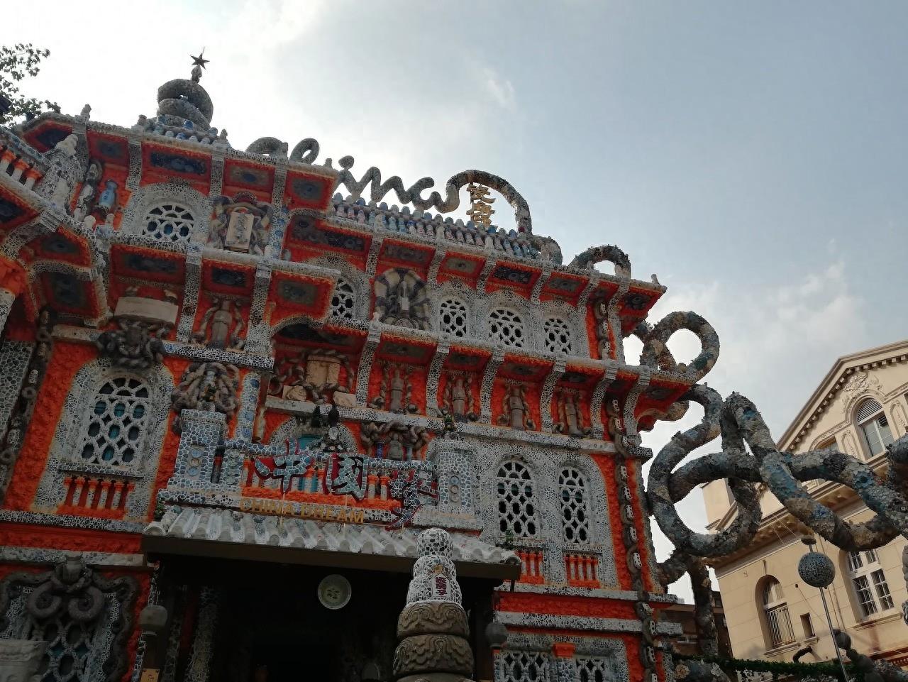 瓷房子是一座用多件古董装修而成的建筑,曾是历经百年法式老洋楼