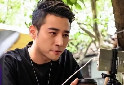 ​阿涵深夜开启直播回应绯闻事件：在跟钱小佳谈恋爱，这没什么