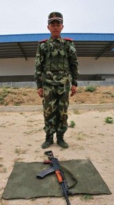 ​图解武警新兵不完全分解81-1式自动步枪全程