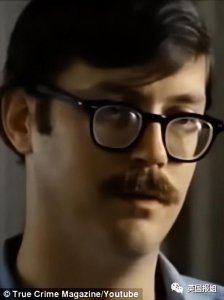 ​杀10人砍亲妈头颅，美国连环杀手肢解多人，却被称善良温柔？