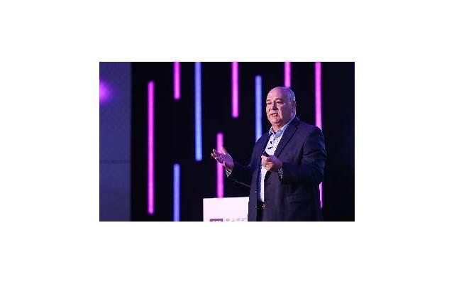 接吻的时候(接吻的时候男生老是伸出舌头) 接吻的时候(接吻的时候男生老是伸出舌头)