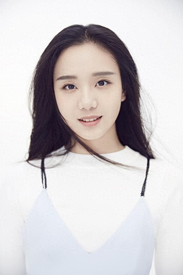 内地新生代小花曾淇