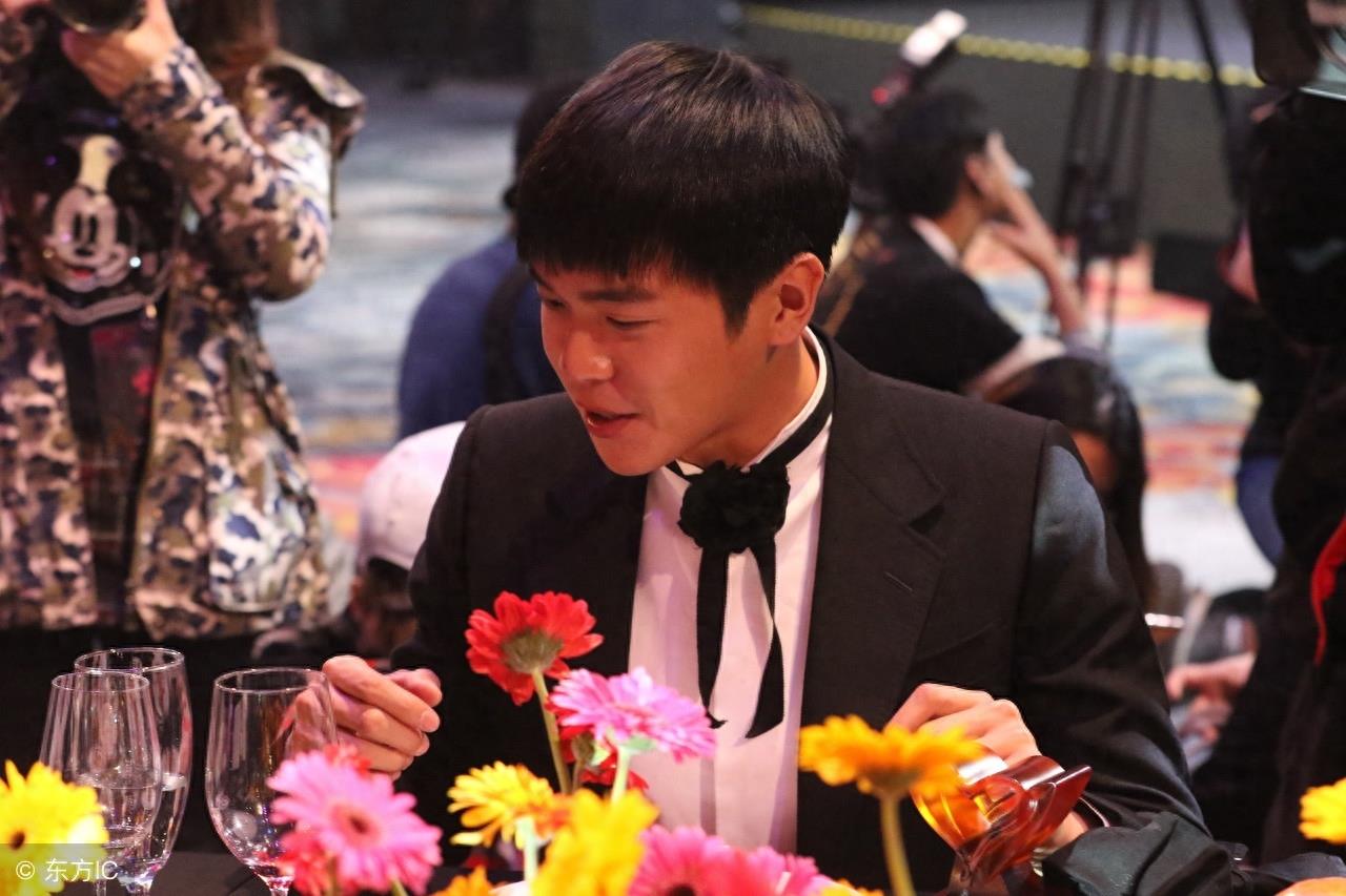 张若昀和唐艺昕怎么认识的？