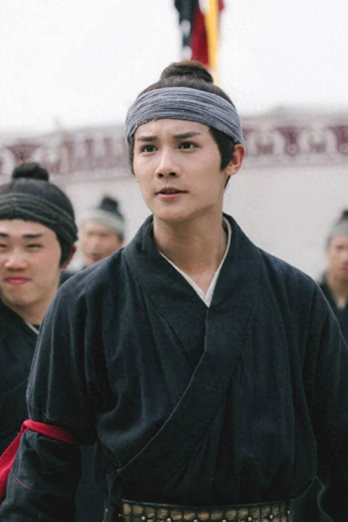 郑业成：学京剧出身，颜值与演技俱佳，凭《三千鸦杀》成古装男神