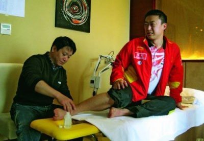 ​体育运动打封闭是什么原理？如果受伤强行打封闭上场后果会怎样？