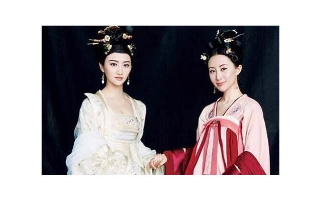 离婚出轨方要承担什么