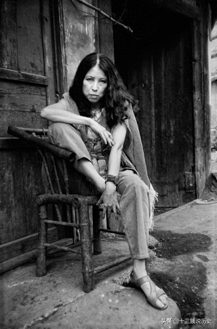 三毛自杀前最后公开照:在成都流浪,满脸都是愁容,眼神充满绝望