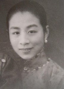 ​李鸿章的侄孙女，因丈夫恋上他人，愤而离婚，遁入空门成一代上师