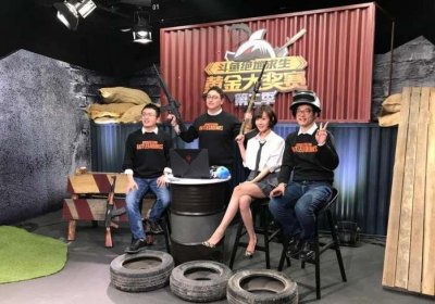 ​绝地求生美女解说千亿晒纹身，网友：我得多有钱才能有这种女朋友