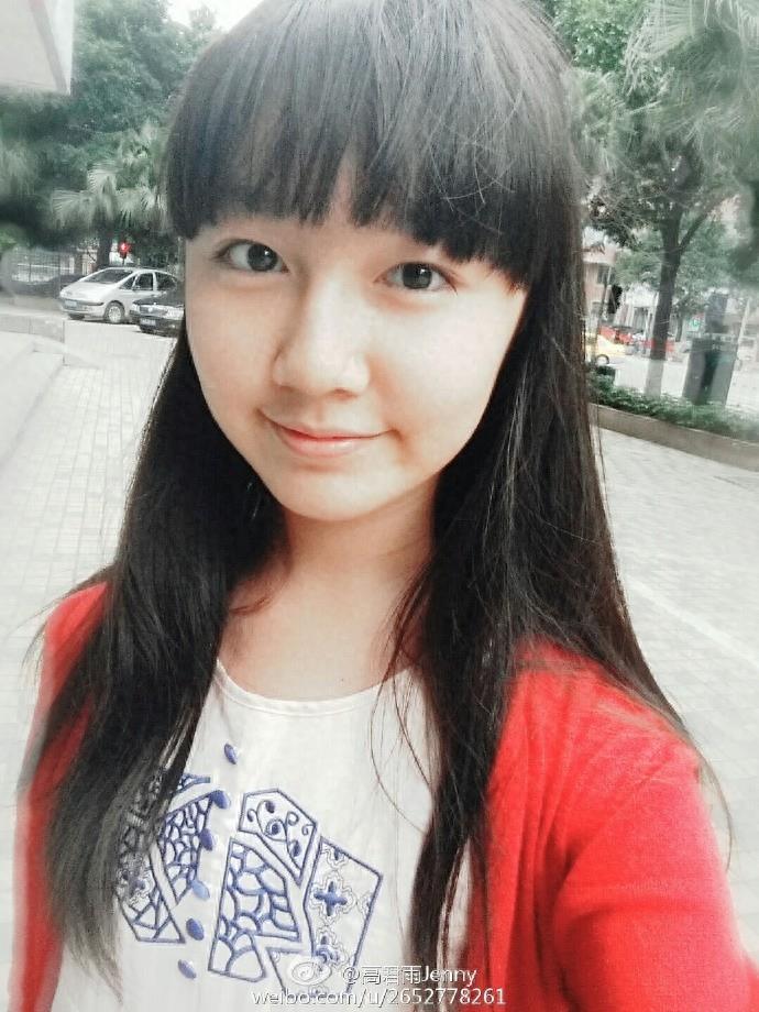 步步高点读机女孩高君雨近照,现16岁甜美可人,挣钱学习两不误