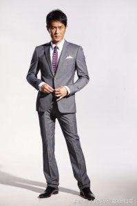 ​古铜肤色的古天乐皮肤竟然变白了，颜值碾压众多小鲜肉！