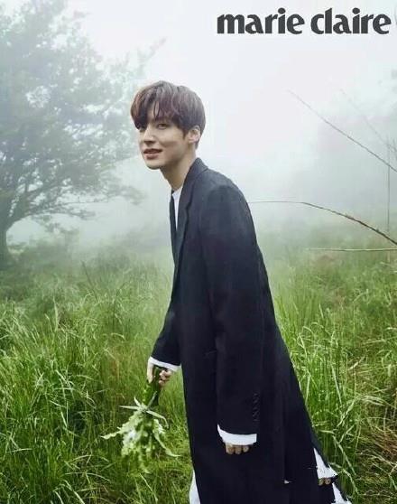 安宰贤具惠善婚纱照甜齁了~这冰冷的狗粮在脸上胡乱的拍!