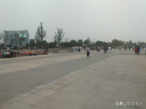 西太湖揽月湾:值得春游的地方;高百米的滆湖之星尤为壮观