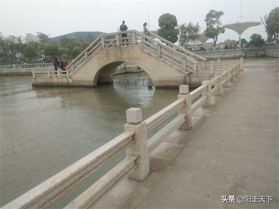 西太湖揽月湾:值得春游的地方;高百米的滆湖之星尤为壮观