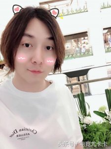 ​张大仙儿即将迎来斗鱼直播一周年，“旷工”为自己准备礼物