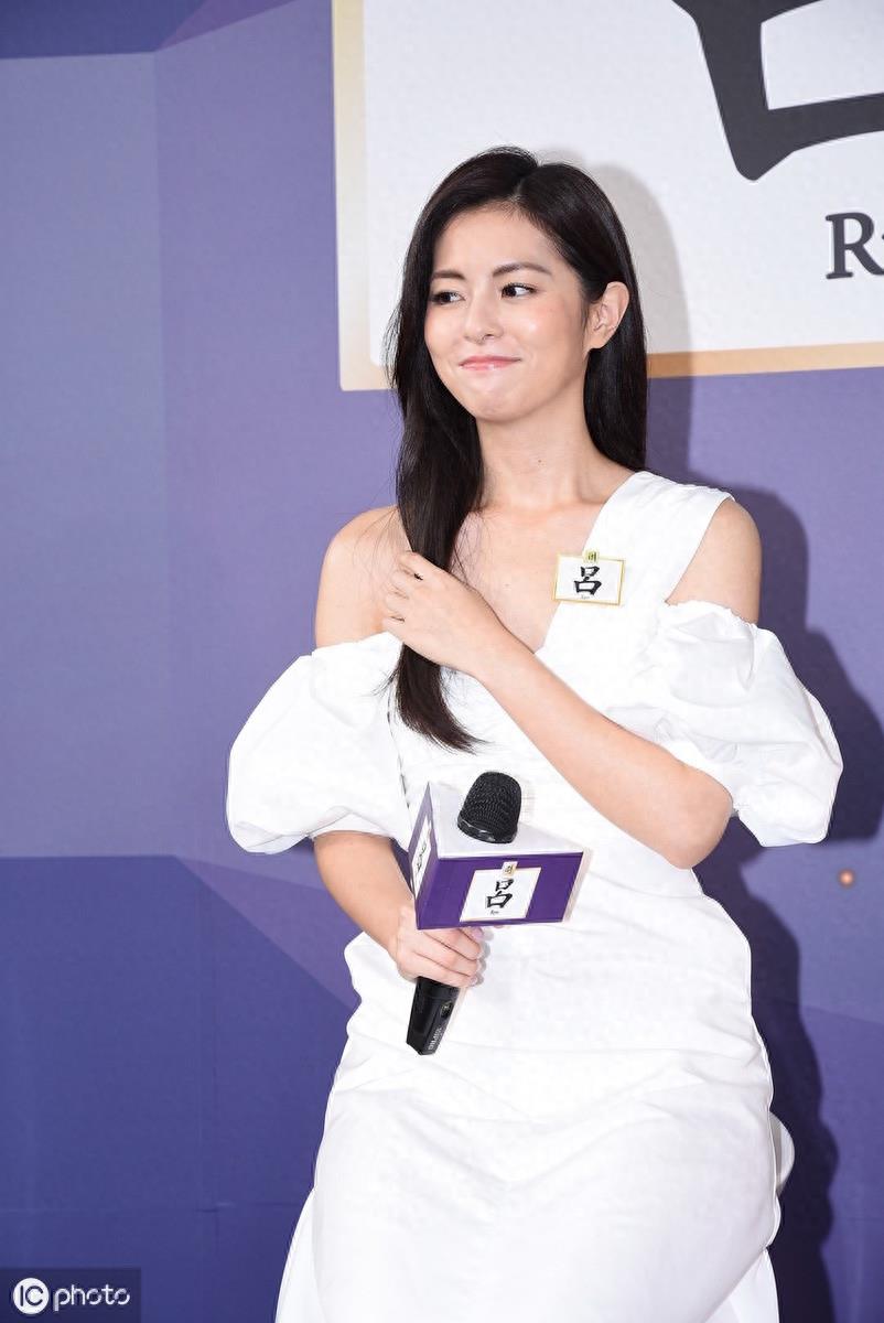 Selina妹妹任容萱温柔甜笑似女神,曾参加综艺“征婚”如今仍单身