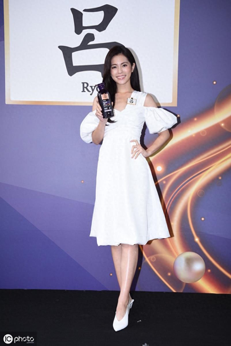 Selina妹妹任容萱温柔甜笑似女神,曾参加综艺“征婚”如今仍单身