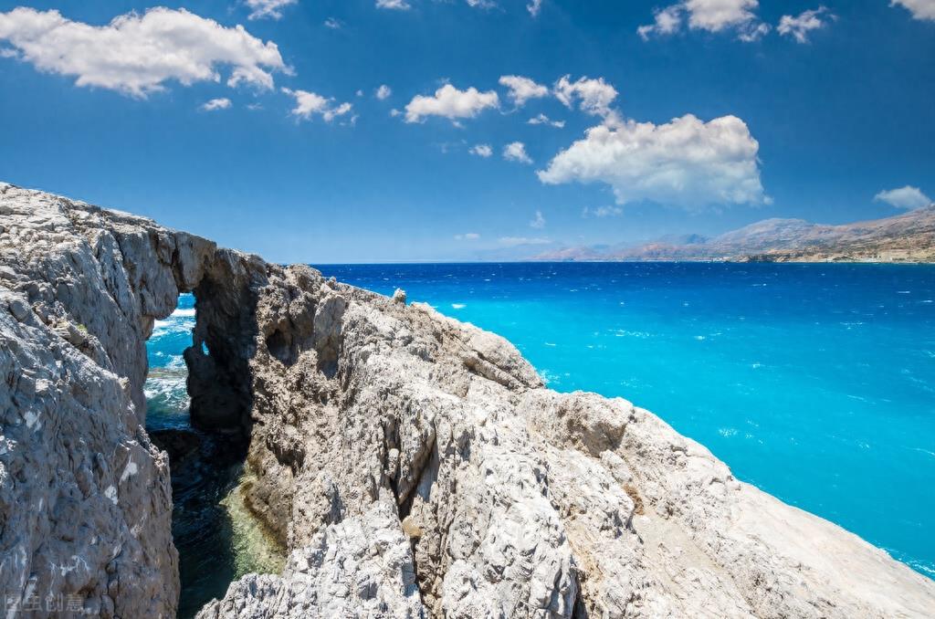 黑沙湾是澳门著名的天然海滨浴场，如今成为知名的旅游胜地