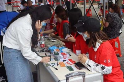 ​绍兴：绍兴文理学院新生报到