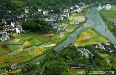 ​上联：凤凰山凤凰城凤凰涅磐时浴火重生地；征下联
