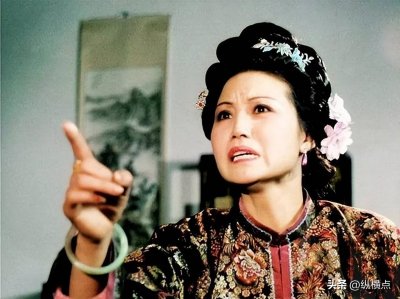 ​红楼梦：半主半奴的赵姨娘，竟然是贾家败落的关键人物？