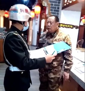 ​假军人的骚操作，我看呆了