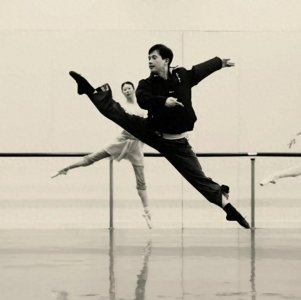 ​她26岁嫁著名舞蹈家，恩爱18年生一双儿女可爱又漂亮，美满惹人羡