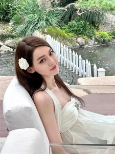 ​女神：李思彤