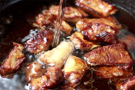 排骨和它一起煮，软糯香浓，超级好吃，吃完连盘子都舔干净了