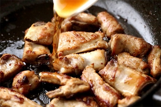 排骨和它一起煮，软糯香浓，超级好吃，吃完连盘子都舔干净了