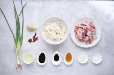 ​排骨和它一起煮，软糯香浓，超级好吃，吃完连盘子都舔干净了