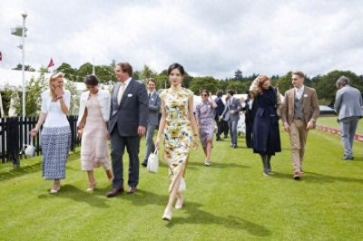 ​张予曦再穿旗袍古典温婉，美得惊艳时光，王思聪真的不后悔？