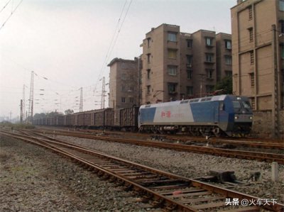 ​襄渝铁路复线已经建成十五年了，以后将是货运为主