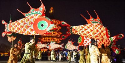 ​千年古都上演“鱼跃龙门” 洛阳非遗鱼灯点亮盛世华章