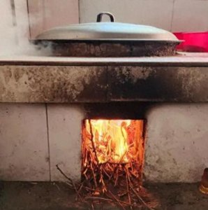 ​原来这才是农村自建房柴火灶正确设计，火力足烟雾少，小巧不占地