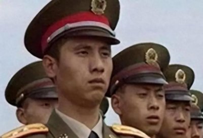 ​头号悍匪田明建：以一己之力对抗6000军警，单手换弹夹至今是绝技