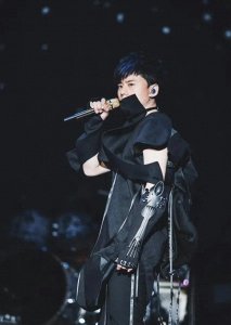 ​张杰《无情的情书》：一场直击灵魂的音乐之旅