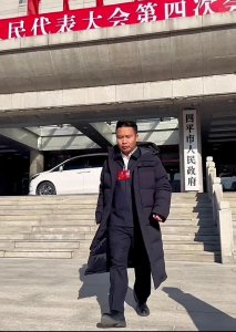 ​二龙湖浩哥:纹着花臂进省厅第一人，网友：命里有官，书不用翻！