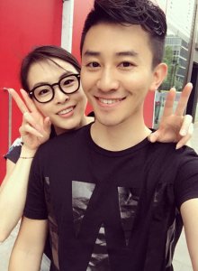 ​吴敏霞庆结婚8周年，老公不仅帅面相越来越靠谱，儿女双全好幸福