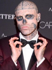 ​斥资2亿，将“人骨”纹满全身，“僵尸”男孩瑞克走红后却轻生？