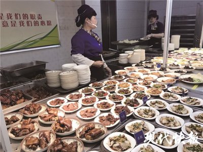 ​南京多所高校成“蹭饭族”天堂，食堂应该开放吗？
