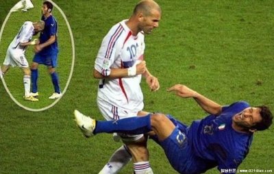 ​齐达内顶人是哪场比赛，原因是因为马特拉齐挑衅(附解说视频)