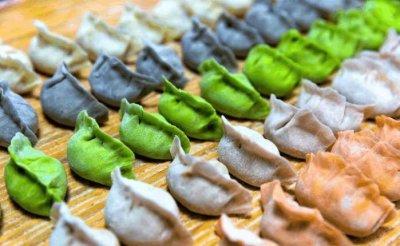 ​彩色饺子皮怎么和面 教你做彩色的饺子皮儿，包再多的饺子都吃不够！