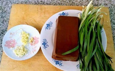 ​韭菜煮鸭血的做法[鸭血韭菜怎么炒]