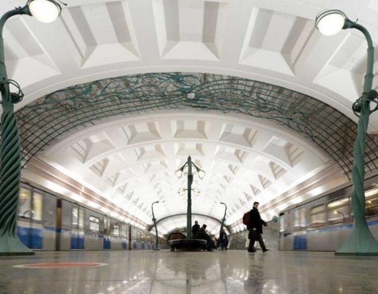 为什么外国人地铁不用安检中国却这么麻烦「为什么外国人地铁不用安检中国却这么麻烦」