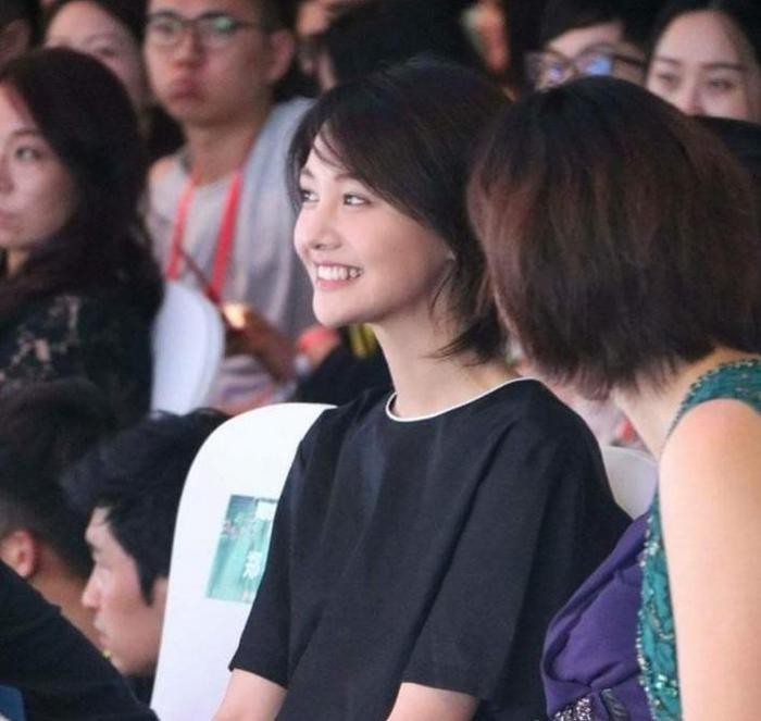 郑爽为什么老是招黑?网友:看了这几张照片我无话可说!