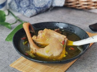 ​高压锅炖鸡(炖土鸡，放这2味等于白炖！很多人不懂，难怪汤不鲜，还没营养)