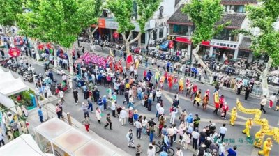 ​苏州“轧神仙”现场，太闹猛了！