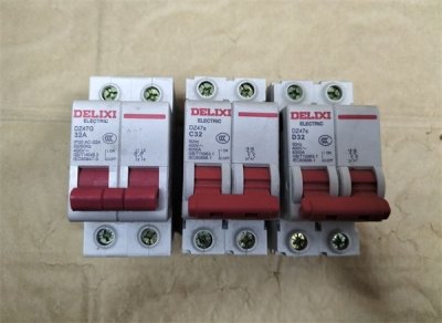 ​怎样判断空气开关坏了（空开合不上一合就跳闸）